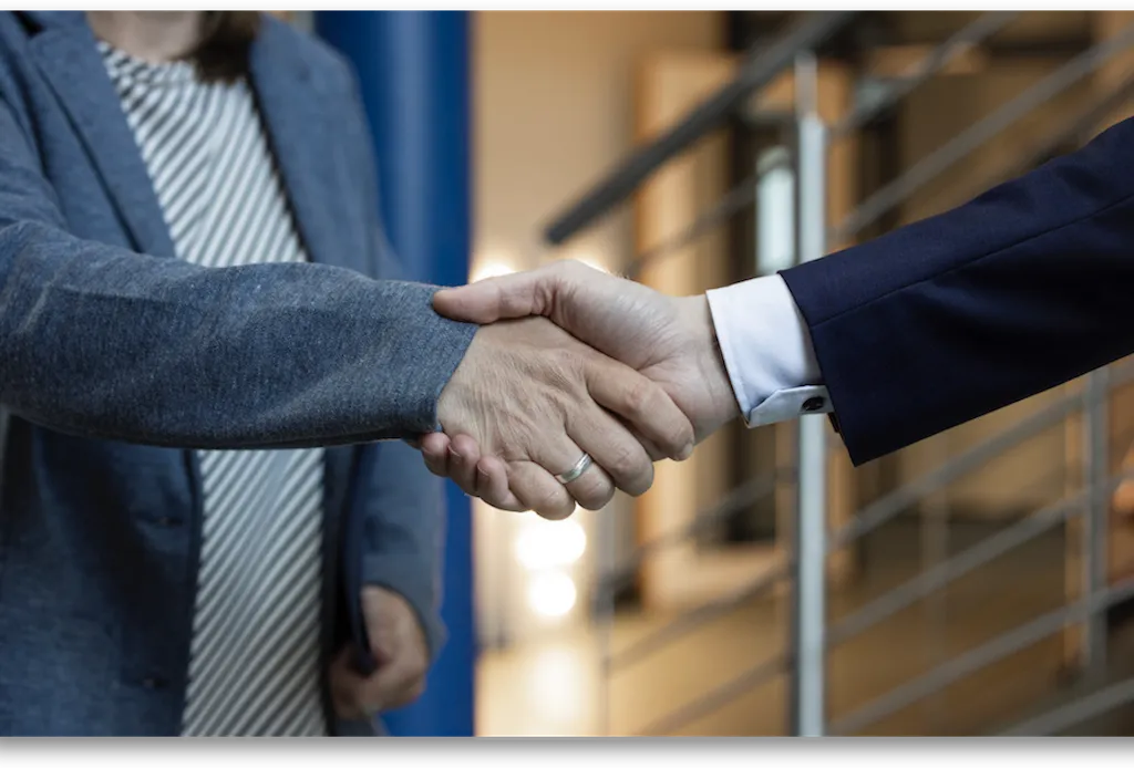 Handschlag nach erfolgreicher Gründungsberatung